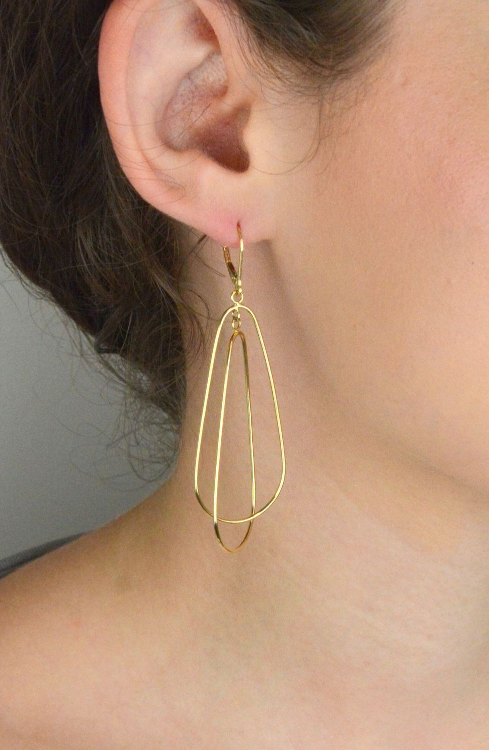 Eleganckie złote kolczyki damskie próby 585, długie owalne o długości 7,5 cm. Wygodne zapięcie typu bigiel angielski. Lekkie i stylowe – idealne na prezent.1.jpg